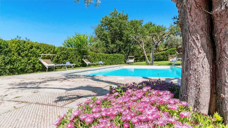 Villa with terrace, yard & barbeque — photo 4