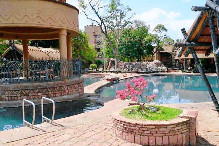 House Victoria Falls