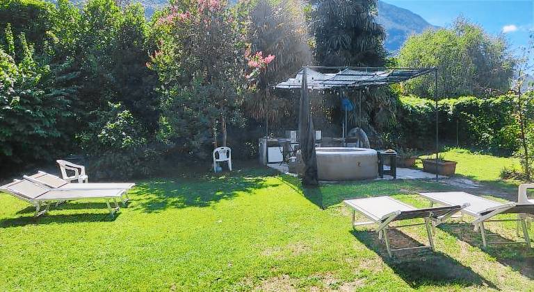 Apartment with jacuzzi — photo 4