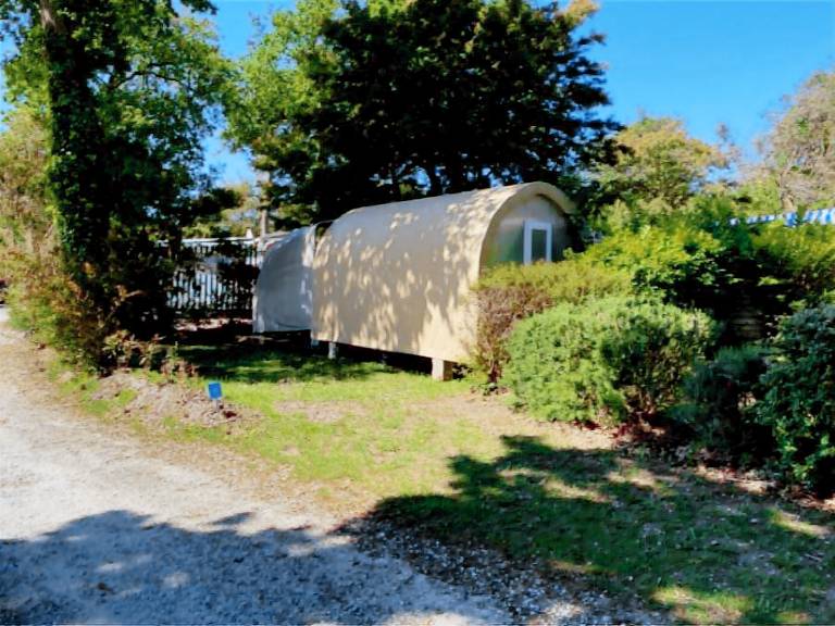 Child-friendly bungalow with patio & heated pool | Pets allowed — photo 4