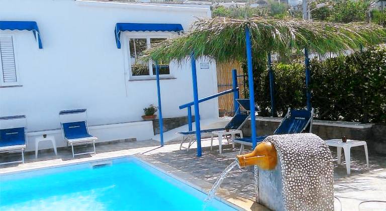 Holiday apartment with garden, pool & patio | Good for workation — photo 3