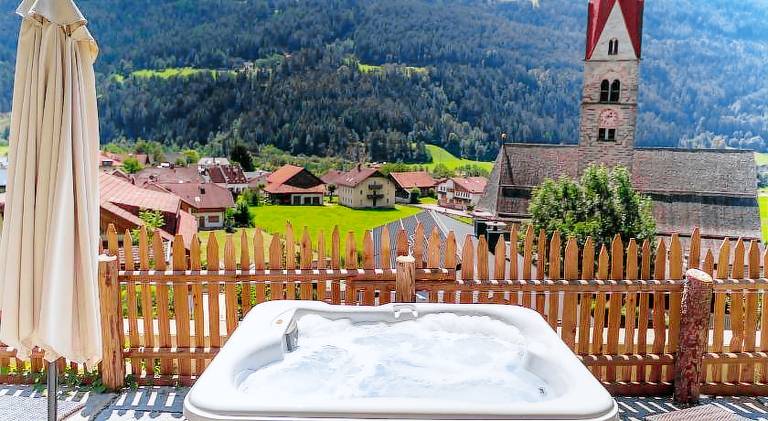Holiday apartment with terrace, BBQ & private pool | Suitable for remote work | Dogs allowed — photo 3