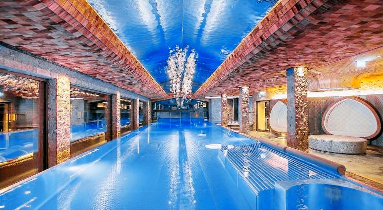 Chalet with pool, sauna & yard | Pets allowed — photo 3