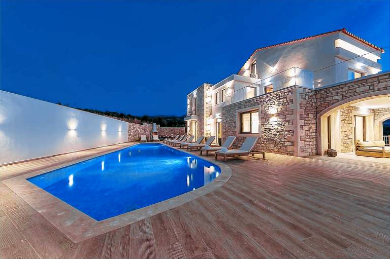 Villa with patio, barbecue & private pool — photo 2