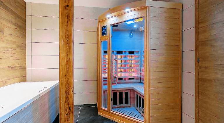 Geraniums Et Neige Fraiche, maison comtoise avec suites appartements de prestige, chambre tout confo — photo 3