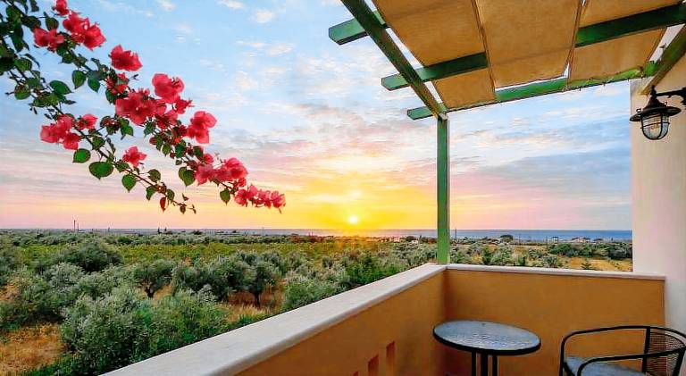 Terpsi Apartments - Kyparissia Garden Retreats in Trifylia