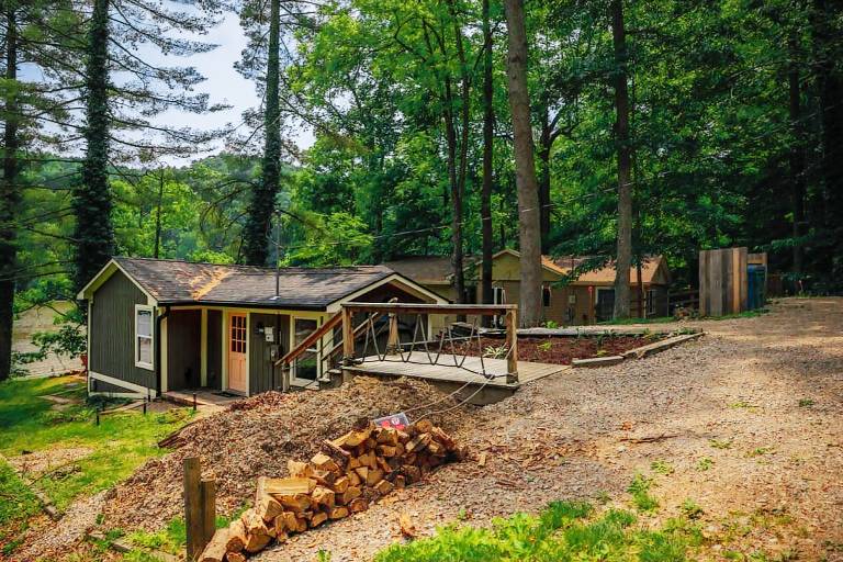 Cozy Cabin on Lake front with Hot tub & firepit — photo 2