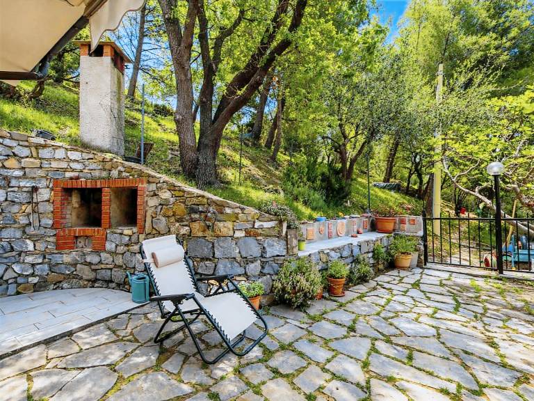 Vacation home with patio, yard & barbeque | Nature view | Pets allowed — photo 5