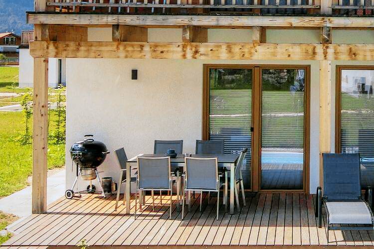 Chalet with patio, jacuzzi & barbeque — photo 5