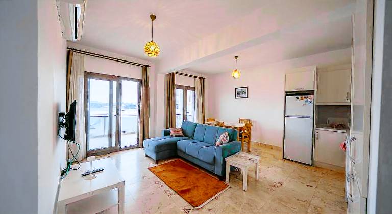 Serviced apartment with terrace & pool — photo 2