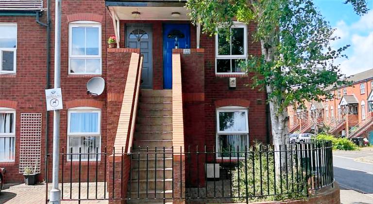 Tourist board certified Super city centre apartment with free parking in Belfast