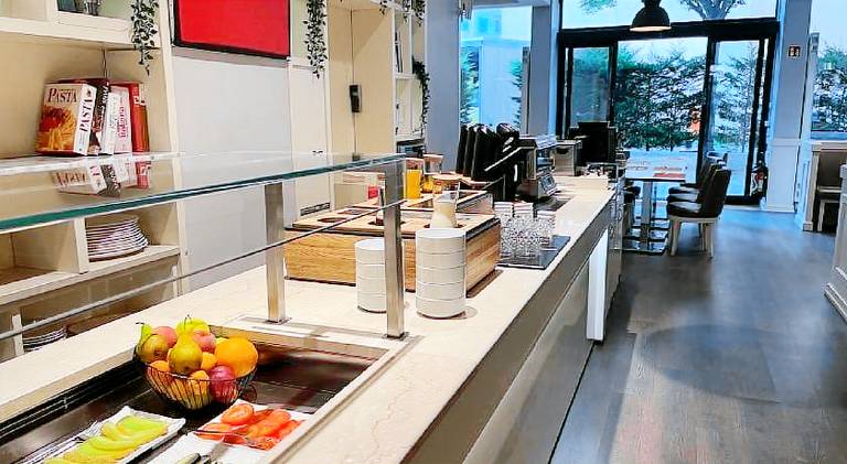Serviced apartment with patio | Next to Parc des Bastions | Suitable for remote work — photo 4