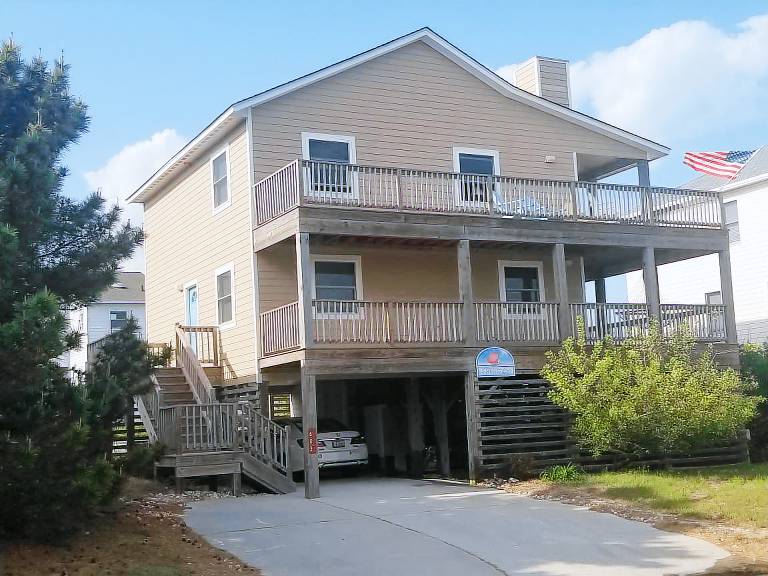 Vacation home with private pool, hot tub & barbeque | Beach view — photo 2