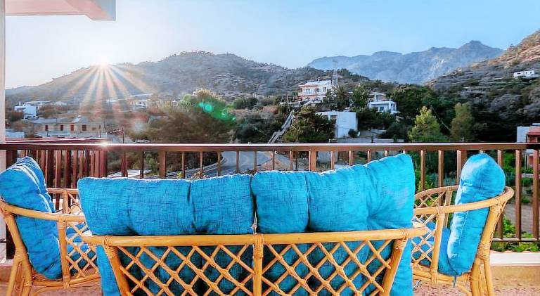 Holiday apartment with garden & patio — photo 3