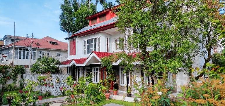 Bed and breakfast  Rajbagh