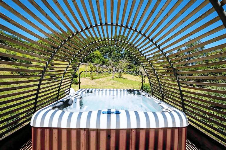 Gite with terrace, barbecue & yard — photo 4