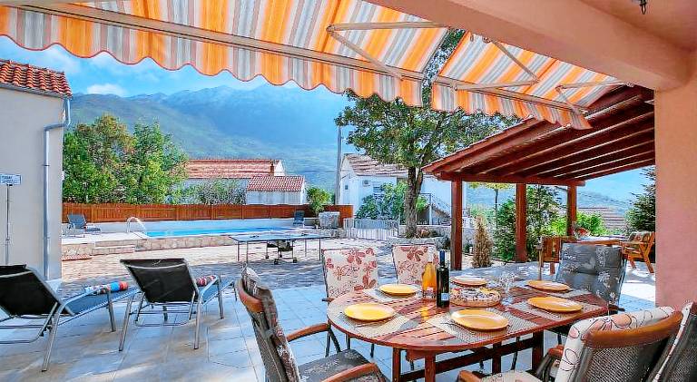 Vacation home with pool — photo 2