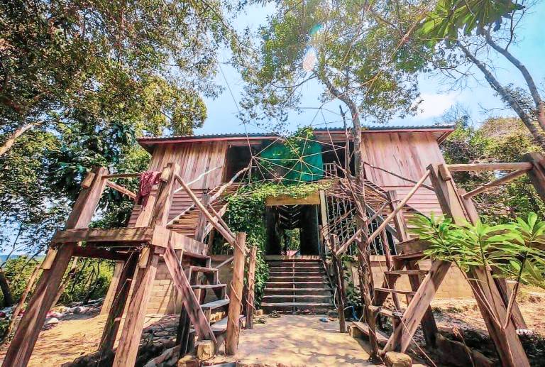 The Cliff Hostel, M'pai Bay — photo 4