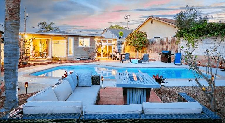 House with pool — photo 4