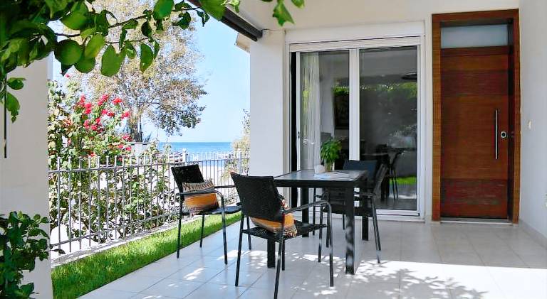Nice house with yard & patio | Next to the beach | Dogs allowed in Patras