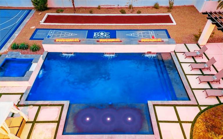 Villa Thunderbird East