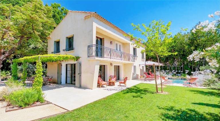 Fully equipped house with patio, grill & private pool | Pets allowed — photo 4