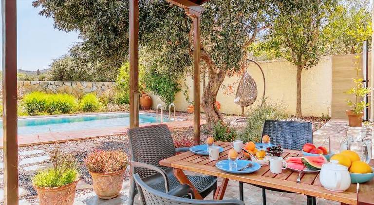 Villa with barbeque, terrace & garden — photo 4