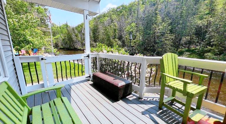 Beautiful vacation home with hot tub | Pets are welcome — photo 5