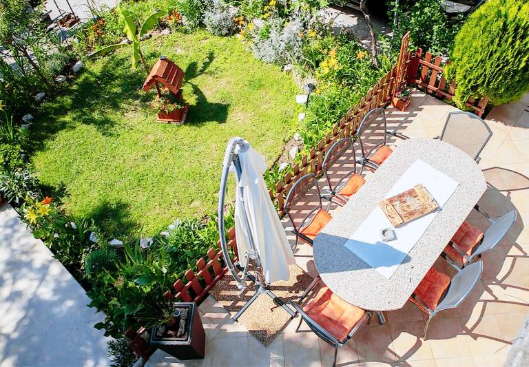 Nice apartment with barbeque, patio & jacuzzi | Garden view | Pets allowed — photo 2