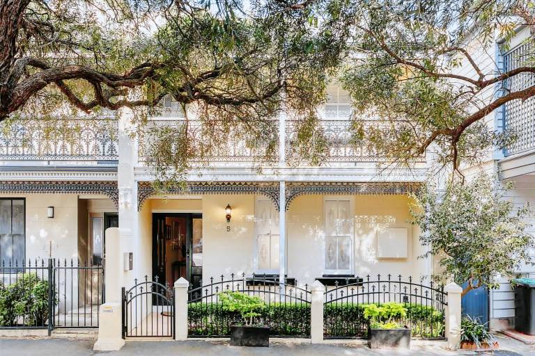Beautiful Terrace Home with Courtyard