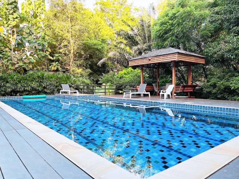 Vacation home with garden & pool in Rawai