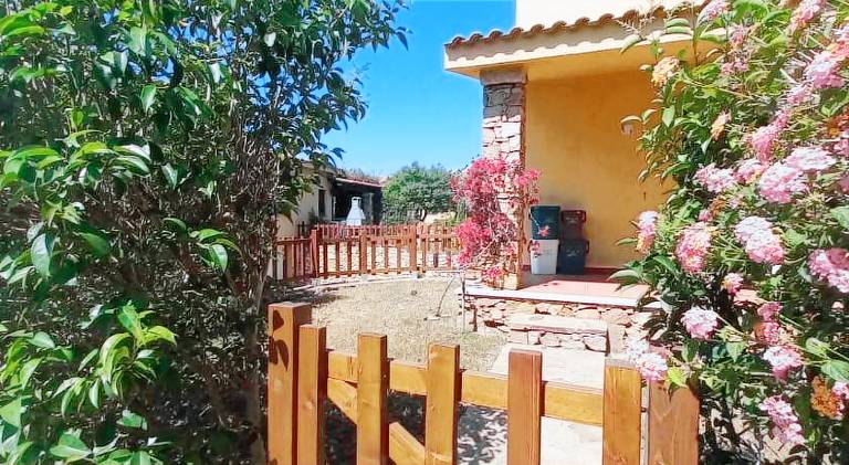 Apartment with garden, grill & terrace in San Teodoro
