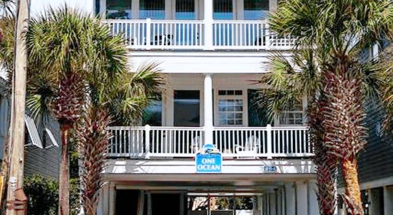 Wonderful vacation home with pool | Close to the beach | Pets are welcome in Garden City, SC
