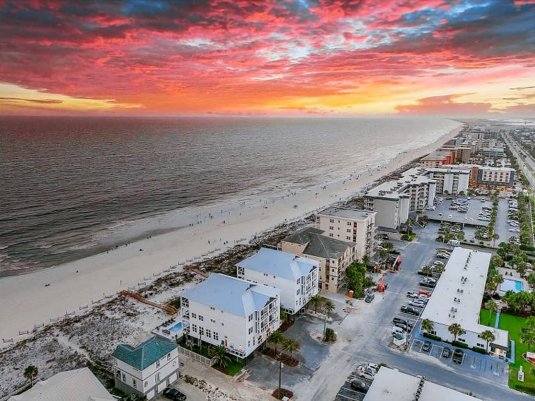 Family-friendly big vacation home with private pool, yard & hot tub | Garden view | Next to the beach | Pets allowed in Fort Walton Beach, FL