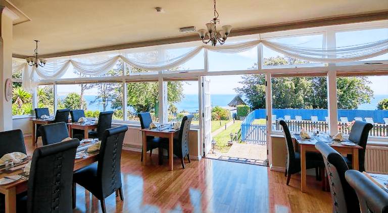 Vacation home with pool, hot tub & garden | Perfect for remote work — photo 3