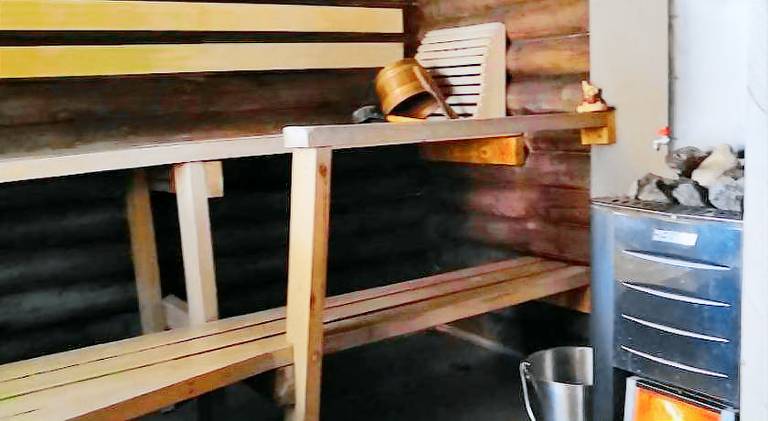 Chalet with hot tub — photo 3