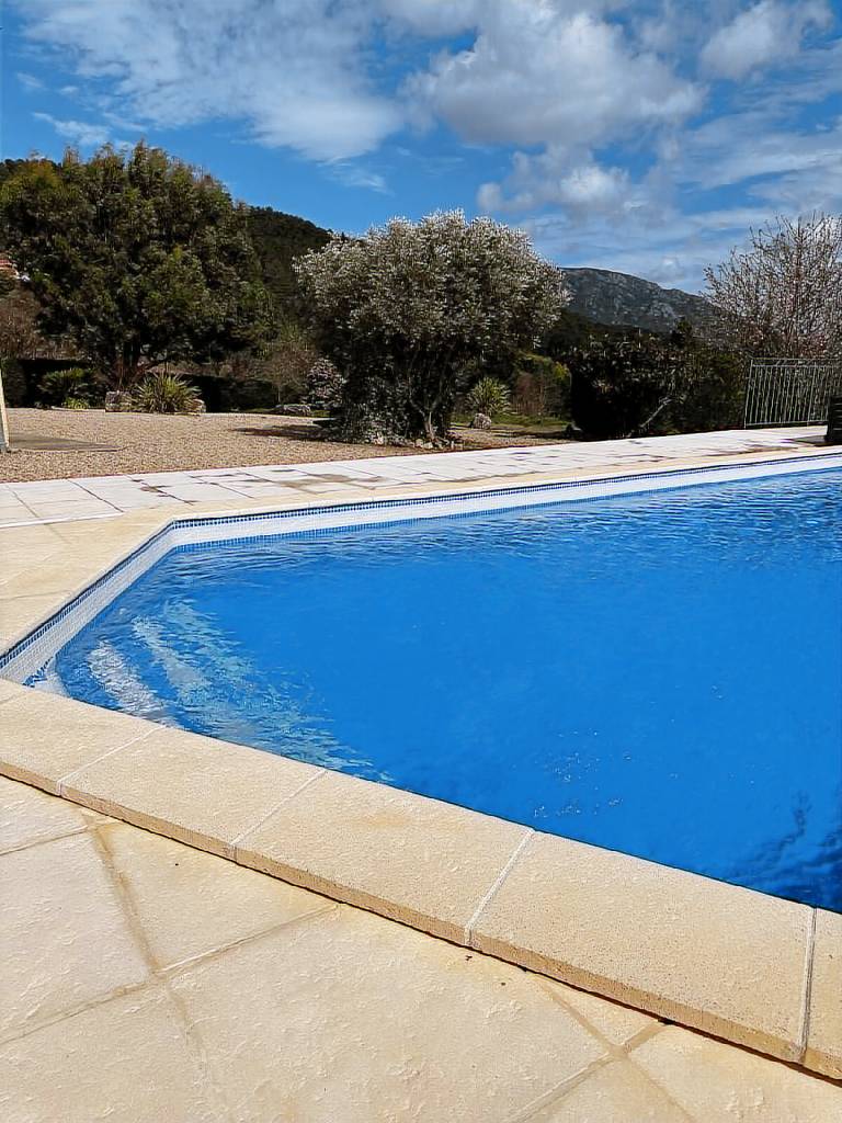 Villa 3 bedrooms, heated pool, jacuzzi and garden — photo 3