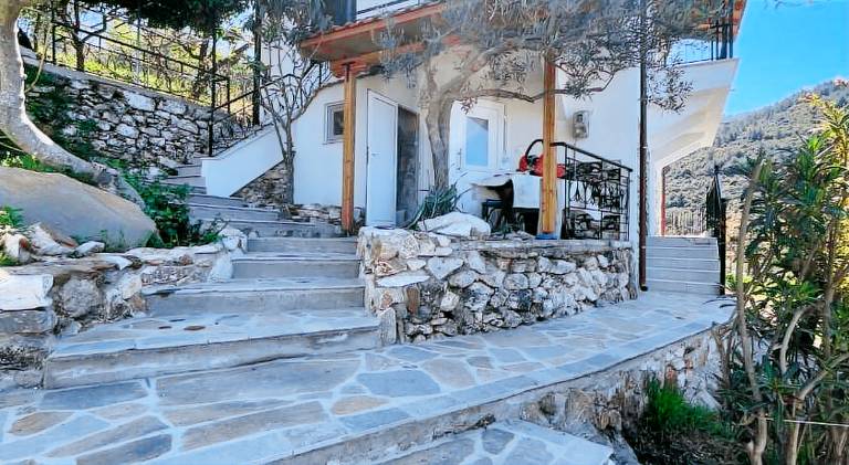 Villa with patio, garden & grill — photo 3