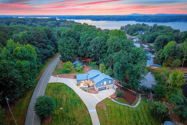 House  Lake Norman of Iredell