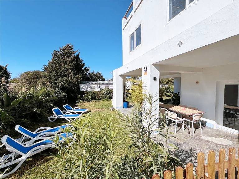 Vacation home with grill, yard & patio | Garden view | Next to the beach | Pets allowed — photo 2