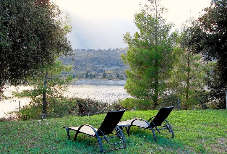 Vacation home with barbecue, yard & patio in Kefalonia