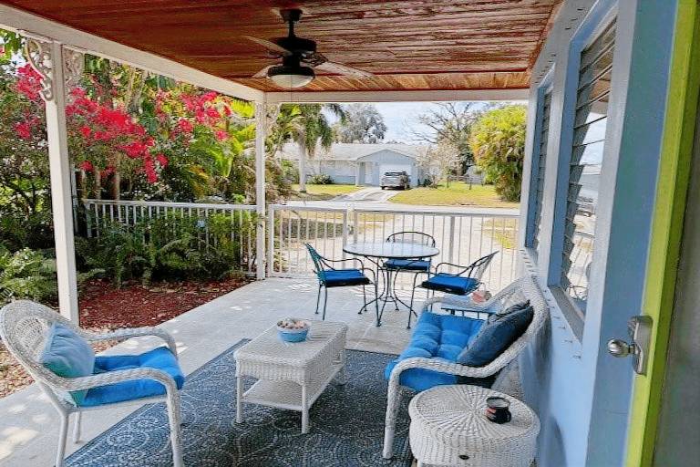 Stuart Cottage II Pet Friendly, Remodeled, close to beach and quaint downtown in Stuart, FL