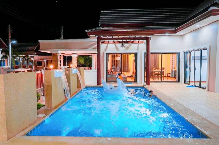 Wonderful villa with garden, patio & jacuzzi | Perfect for remote work | Dogs allowed — photo 2