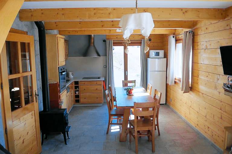 Chalet with garden & barbeque | River view — photo 4