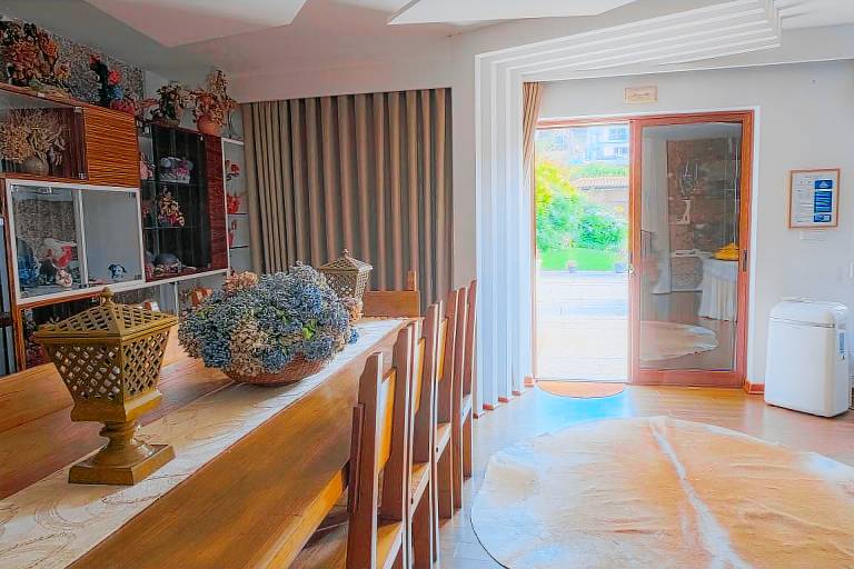 Beautiful vacation home with BBQ, pool & patio | Garden view | Dogs allowed — photo 4