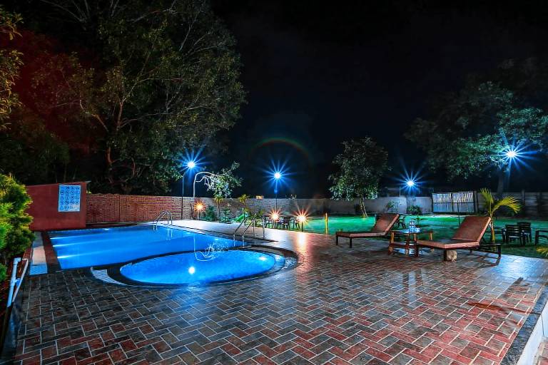 Hotel Jungle Palace in Manpur