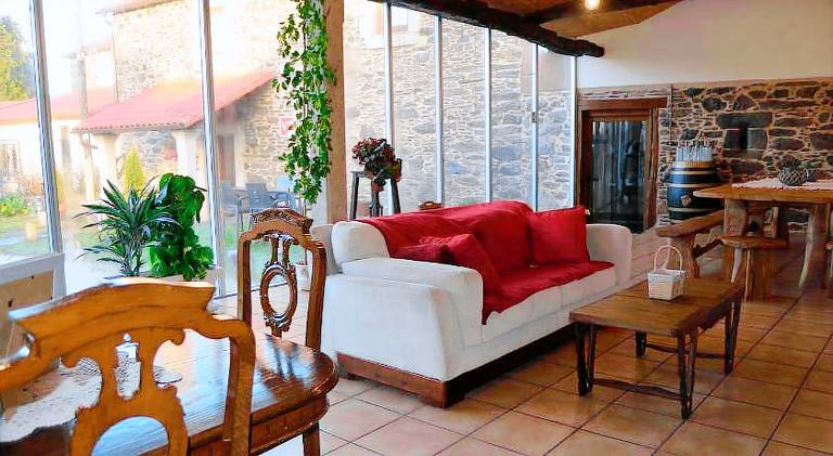 Vacation home with BBQ, garden & patio — photo 2