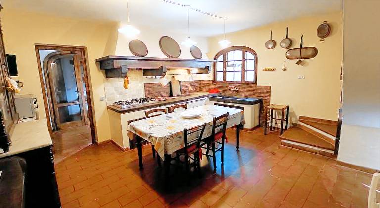 Villa with 5 rooms for 12 persons — photo 4