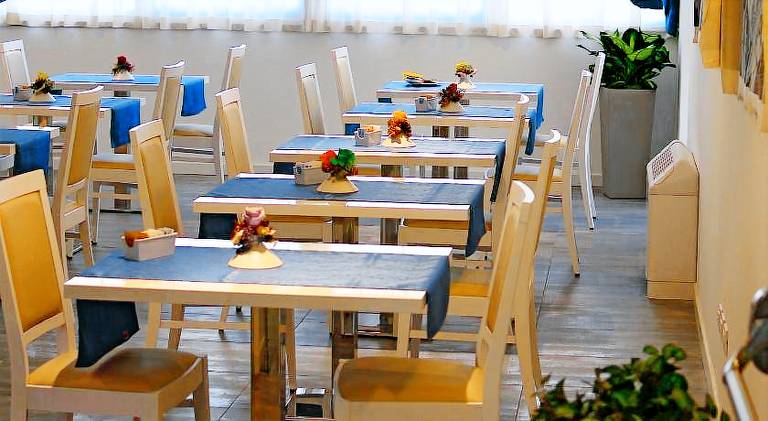 Serviced apartment with patio in Grado