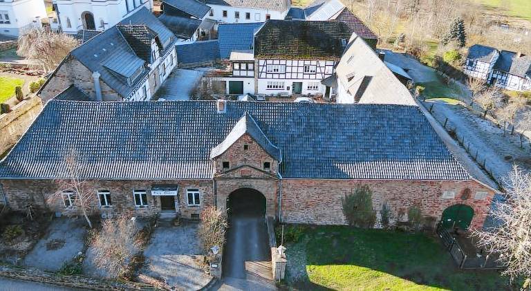 Hostel Burg Hausen in Dueren